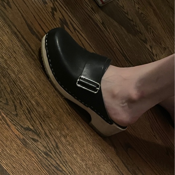 Lotta Classic Elsa Clogs with Wide Buckle - Picture 15 of 15